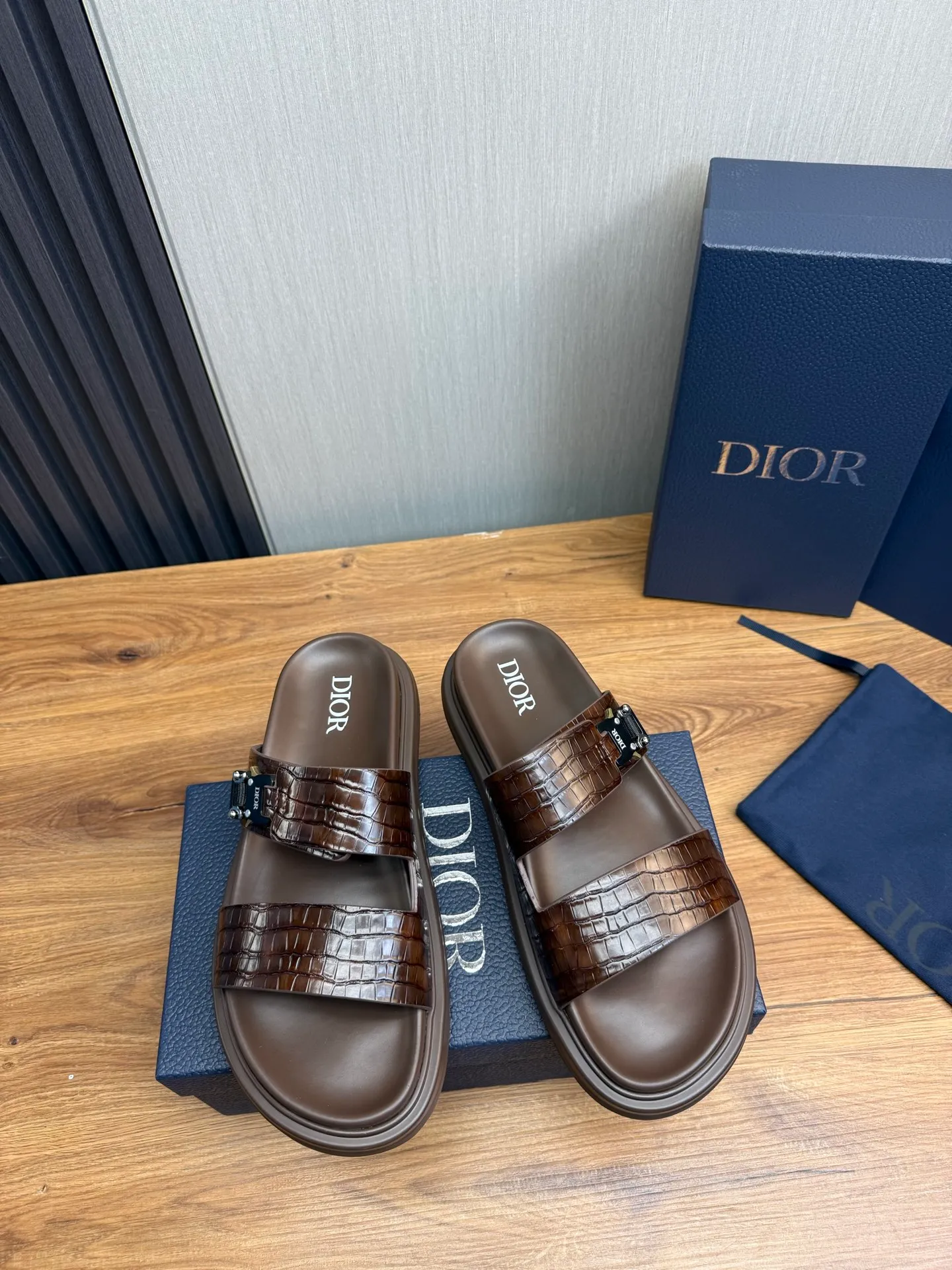 Men's shoes 300💰 Dior. Men's slippers🩴 Official website 1:1 production 38-45 size 45 46 🉑️Customized original material shipped✅